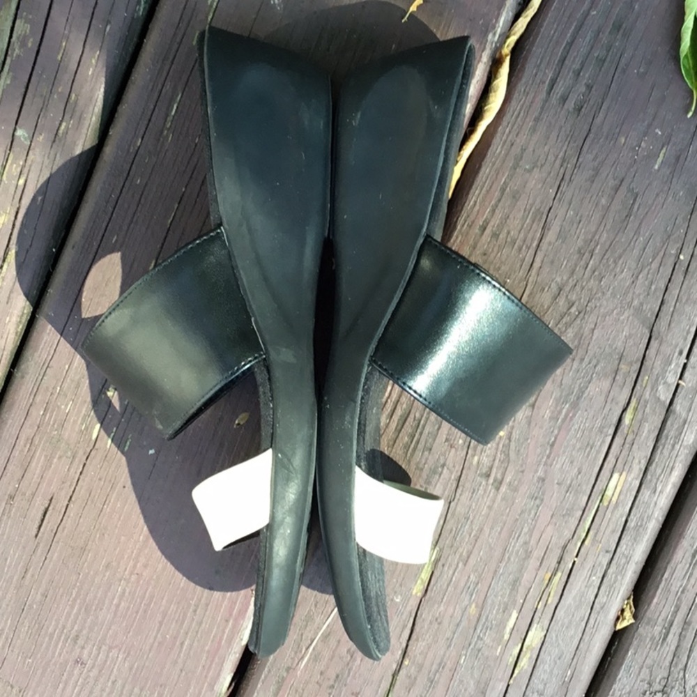 Aerosoles Strappy Wedges Black and Cream slides Size 8 - Picture 3 of 4